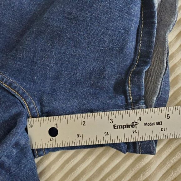 Levis Jean Shorts Womens 12 Blue Denim Medium Wash 4 Inch Inseam - Picture 8 of 9